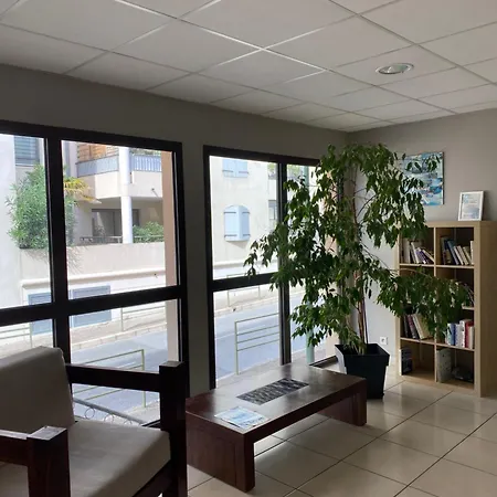 Escapade Uzetienne Coeur De Et Parking Апартаменты *