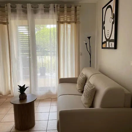 Апартаменты Escapade Uzetienne Coeur De Et Parking Юзес