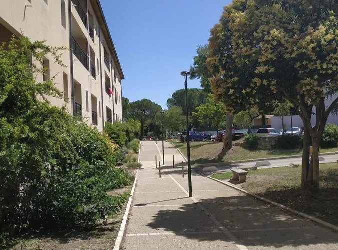 Escapade Uzetienne Coeur De Et Parking *
