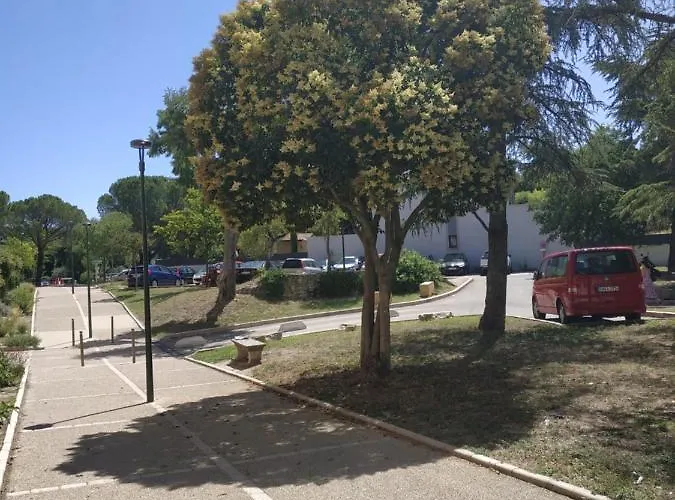 Διαμέρισμα Escapade Uzetienne Coeur De Et Parking Uzès